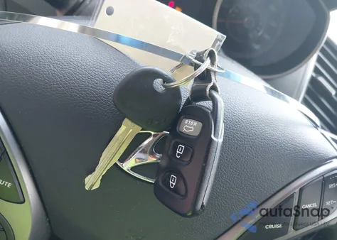 2014 Hyundai Elantra Limited from USA, damaged, VIN 5NPDH4AE3EH485174